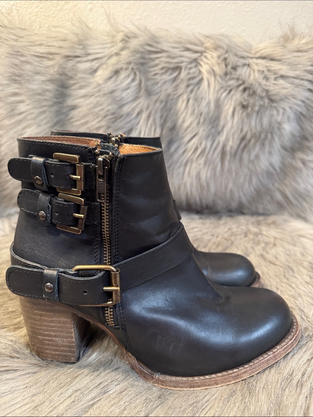 Freebird Bolo Women’s Black Leather Buckle Zip Ankle Boot Size 9